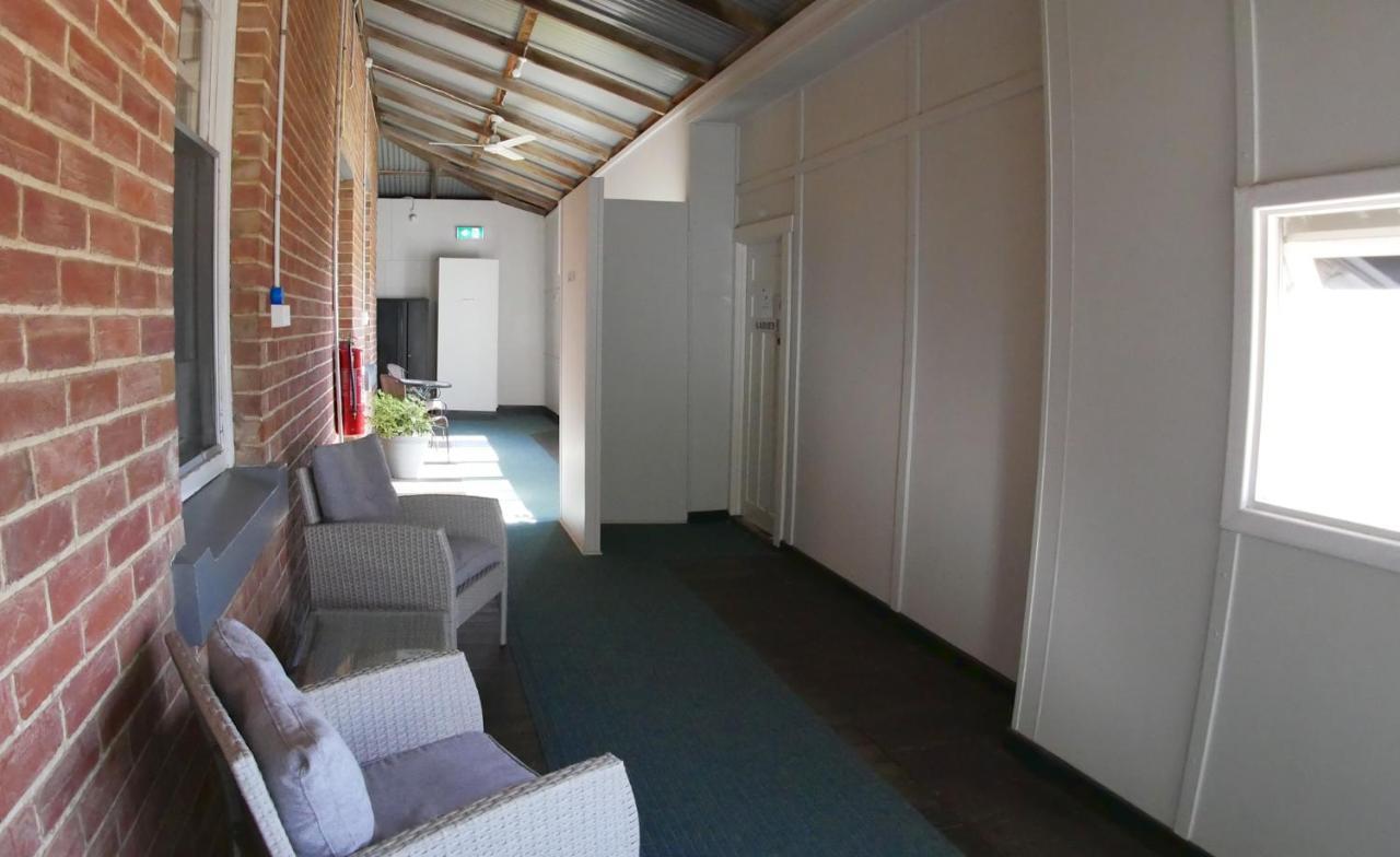Geraldton Backpackers Pansiyon Dış mekan fotoğraf