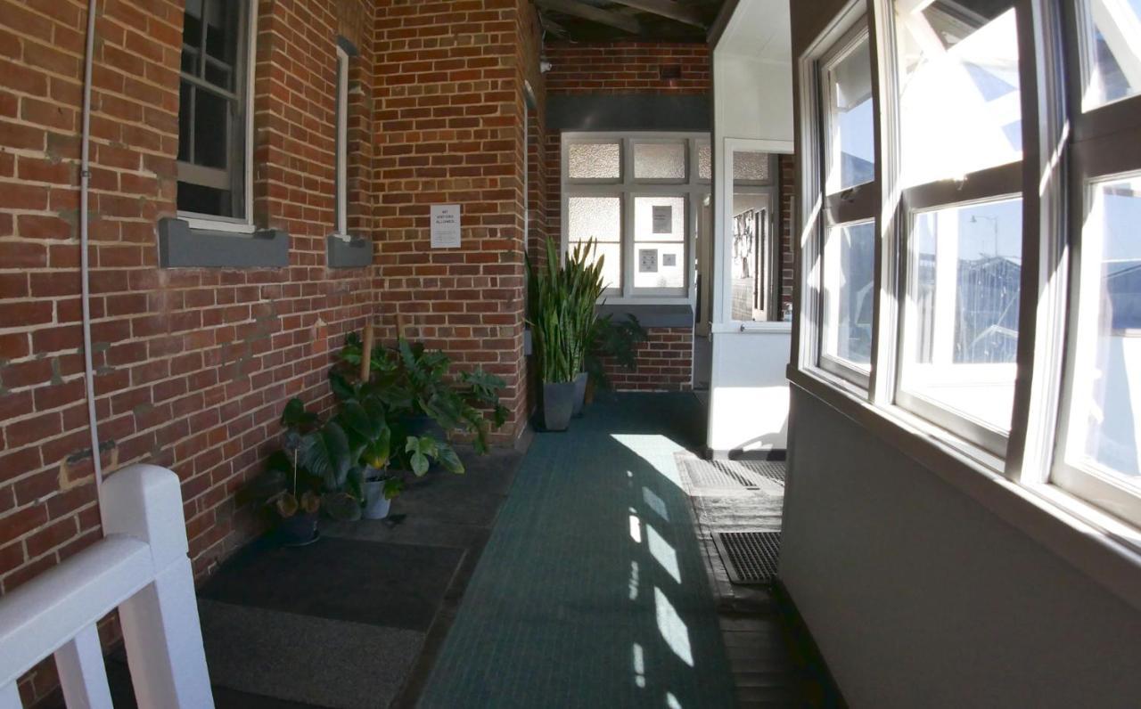 Geraldton Backpackers Pansiyon Dış mekan fotoğraf