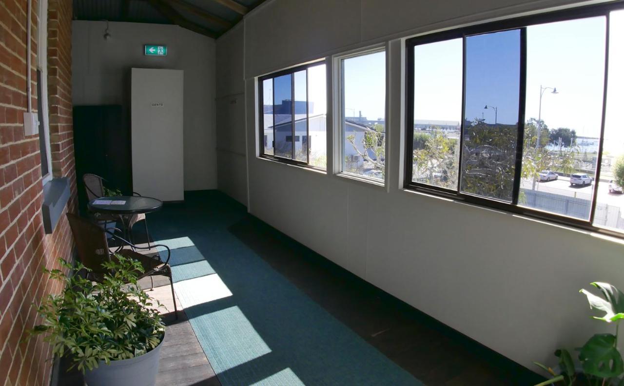 Geraldton Backpackers Pansiyon Dış mekan fotoğraf